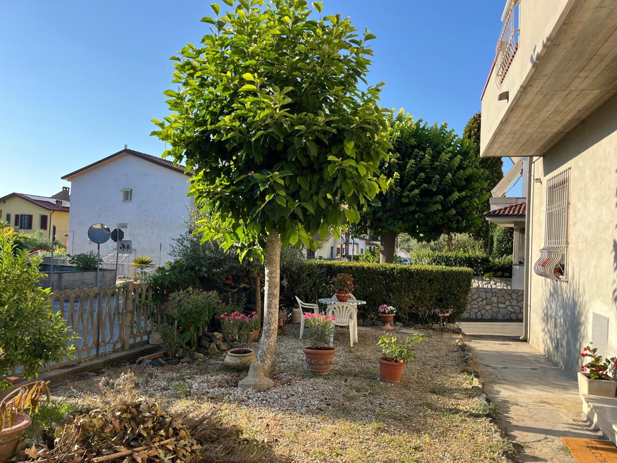 Casa Collesalvetti Villa Buitenkant foto